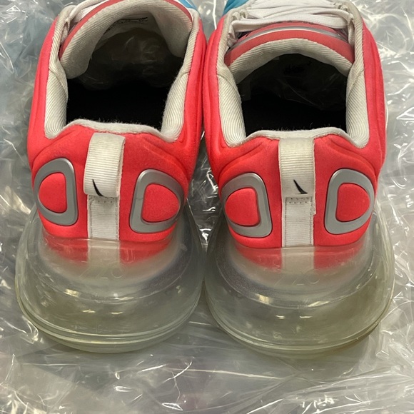 Woman’s Nike Air Max 720 in Pink Sea, size (10) - Picture 7 of 8